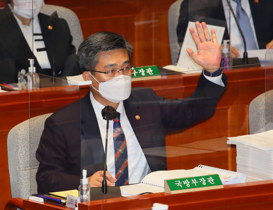 지난 9월 7일 서욱 국방부 장관이 여의도 국회에서 열린 예산결산특별위원회 전체회의에서 위원들의 질의에 답변하고 있다. 연합뉴스